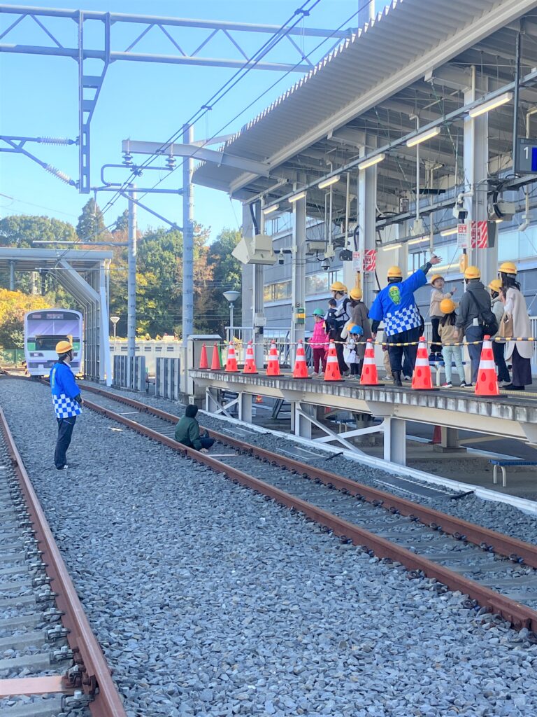 中央学園ワクワク体験見学会」を開催しました - 日本電設工業株式会社